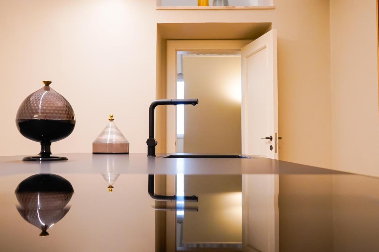 Meh Luxury Apartment City Centre Bari Buitenkant foto